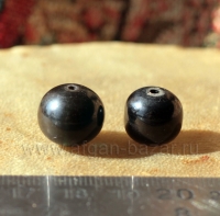 Лот из двух винтажных бусин из черного бакелита. Йемен или Саудовская Аравия, пе