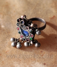 Афганский перстень с бубенчиками и узором "Ботех" (Buta, Boteh), сделанный из детали височной подвески (Афганистан или Пакистан, племена кучи, вторая половина 20-го века) - Автор - Александр Емельянов Афганский перстень с бубенчиками и узором "Ботех" (Buta, Boteh), сделанный из де