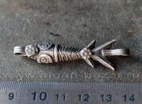 Соединительный элемент-коннектор в виде рыбы, часть колье. Афганистан, народность Хазара, 20 в. Соединительный элемент-коннектор в виде рыбы, часть колье. Афганистан, народност