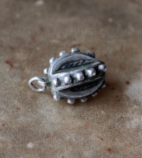 Старинная подвеска-бусина в виде грецкого ореха с чернью. Кавказ (Грузия), 19-й,