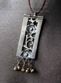 Кулон на шнурке, сделанный из элемента старого афганского украшения. Автор - Але