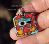 Кулон-амулет в древнеегипетском стиле "Око Ра". Автор - Александр Емельянов. Мед