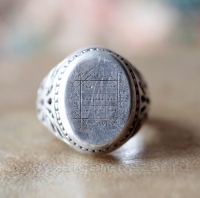 Кольцо-талисман с магическим квадратом. Иран, конец 20 века Кольцо-талисман с магическим квадратом. Иран, конец 20 века