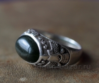 Иранский перстень с жадеитом и зороастрийской символикой