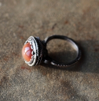 Кольцо с вращающейся сердоликовой бусиной. Автор - Александр Емельянов