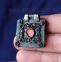 Подвеска-амулет Тавиз. Афганистан или Пакистан, племена Кучи, 20 в. Подвеска-амулет Тавиз. Афганистан или Пакистан, племена Кучи, 20 в.