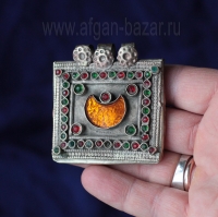 Подвеска-амулет Тавиз. Афганистан или Пакистан, племена Кучи, 20 в. Подвеска-амулет Тавиз. Афганистан или Пакистан, племена Кучи, 20 в.