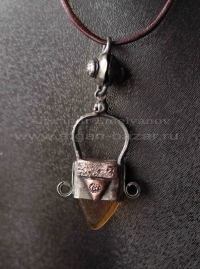 Кулон на шнурке в виде туарегского амулета "Ин Галл". Автор - Емельянов Александ