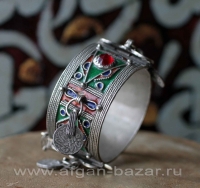 Марокканский браслет с перегородчатой эмалью. Марокко, Тизнит, конец 20-го века Марокканский браслет с перегородчатой эмалью. Марокко, Тизнит, конец 20-го века