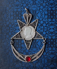 Винтажная марокканская подвеска в виде звезды и полумесяца со старой монетой. Ма