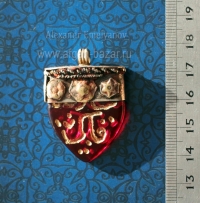 Подвеска-амулет по мотивам традиционных оманских украшений со стеклянной бусиной