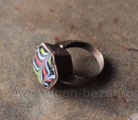 Перстень со вставкой из стекла ручной работы в финикийском стиле