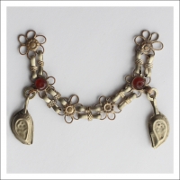 этническая фурнитура для расшивки костюма. Кучи цепи