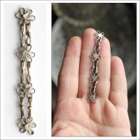 этническая фурнитура для расшивки костюма. Кучи цепи