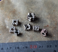 Лот из семи винтажных йеменских бусин ручной работы. Йемен или Аравия, бедуины п