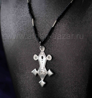 Колье с подвеской в виде туарегского амулета Tchimoumenene