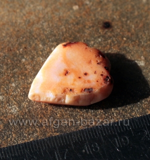 Бусина-амулет в виде сердца из агата (сердолика). Северная Африка, 20 в.