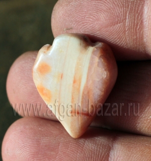 Бусина-амулет в виде сердца из агата (сердолика). Северная Африка, 20 в.