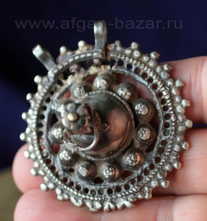 Подвеска, сделанная из детали старого афганского нагрудного украшения. Афганиста