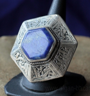 Перстень в иранском стиле с лазуритом