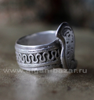 Старинный туркменский племенной перстень-амулет с символическим изображением зме