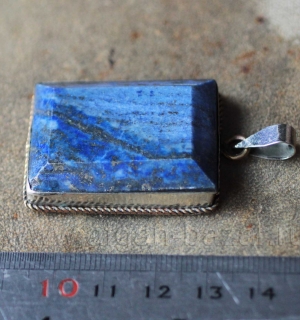 Подвеска ручной работы с лазуритом. Афганистан или Пакистан, современная работа