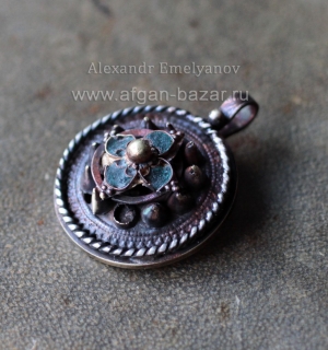 Подвеска в винтажном стиле из монеты по мотивам афганских племенных украшений. А
