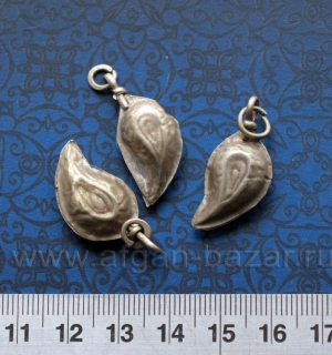 Лот из трех старых подвесок "бадамча"- детали украшения. Афганистан, 20 в.