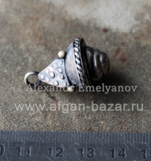 Подвеска-бусина, сделанная из деталей старых афганских украшений