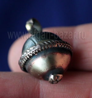 Подвеска-бусина, сделанная из деталей старых афганских украшений