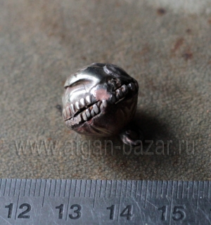 Подвеска-бусина, сделанная из деталей старых афганских украшений