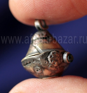 Подвеска-бусина, сделанная из деталей старых афганских украшений