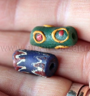 Африканские стеклянные бусины Кробо - African Ghana Krobo Beads. Лот из двух бус
