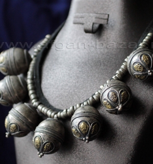 Афганское винтажное колье из семи туркменских бусин ручной работы. Афганистан, т