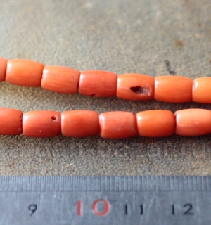 Бусина из натурального средиземноморского коралла