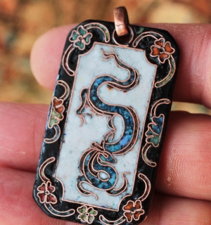 Кулон в китайском стиле с изображением дракона. Автор - Скородумова Полина