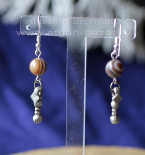 Серьги, сделанные из деталей старых афганских украшений