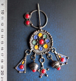 Фибула с эмалью по мотивам традиционных украшений алжирских берберов Кабильи. Ав