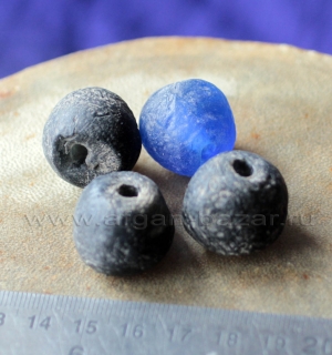 Африканские стеклянные бусины Кробо - African Ghana Krobo Beads. Лот из четырех 