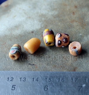 Африканские стеклянные бусины Кробо - African Ghana Krobo Beads. Лот из пяти бус