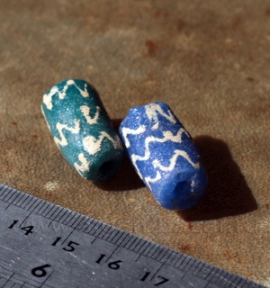 Африканские стеклянные бусины Кробо - African Ghana Krobo Beads. Лот из двух бус