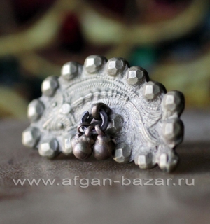 Индийское кольцо с бубенчиками и изображением рыбы. Украшения племени Банджара, 