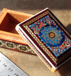 Деревянная шкатулка с инкрустацией "Хатам" с миниатюрной росписью. Иран, Исфахан, современная работа Деревянная шкатулка с инкрустацией "Хатам" с миниатюрной росписью