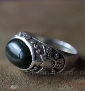Иранский перстень с жадеитом и зороастрийской символикой