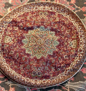 Расшитая салфетка с персидским орнаментом. Иран, современная работа