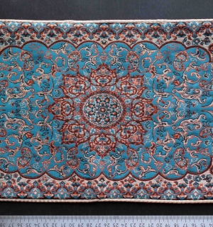 Расшитая салфетка с персидским орнаментом. Иран, современная работа