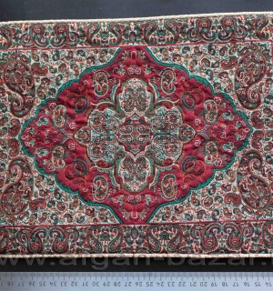 Расшитая салфетка с персидским орнаментом. Иран, современная работа