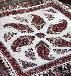 Декоративная салфетка с традиционным иранским набойным орнаментом "Каламкар". Ир