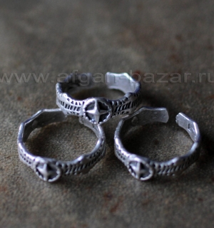 Кольцо в готическом стиле Кольцо в готическом стиле