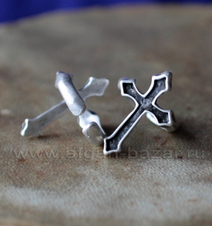 Кольцо в готическом стиле с изображением креста